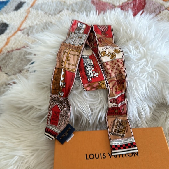 Louis Vuitton twilly scarf with box - Picture 4 of 5